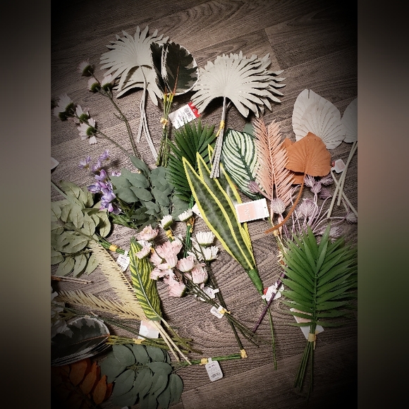 NWT'S DESIGN YOUR OWN FLOWER BUNDLES|SOLD @TARGET FOR$3 EACH| OVER 20 SETS INC. - Picture 4 of 10